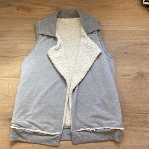 Splendid shearling lined reversible vest. Size xs.